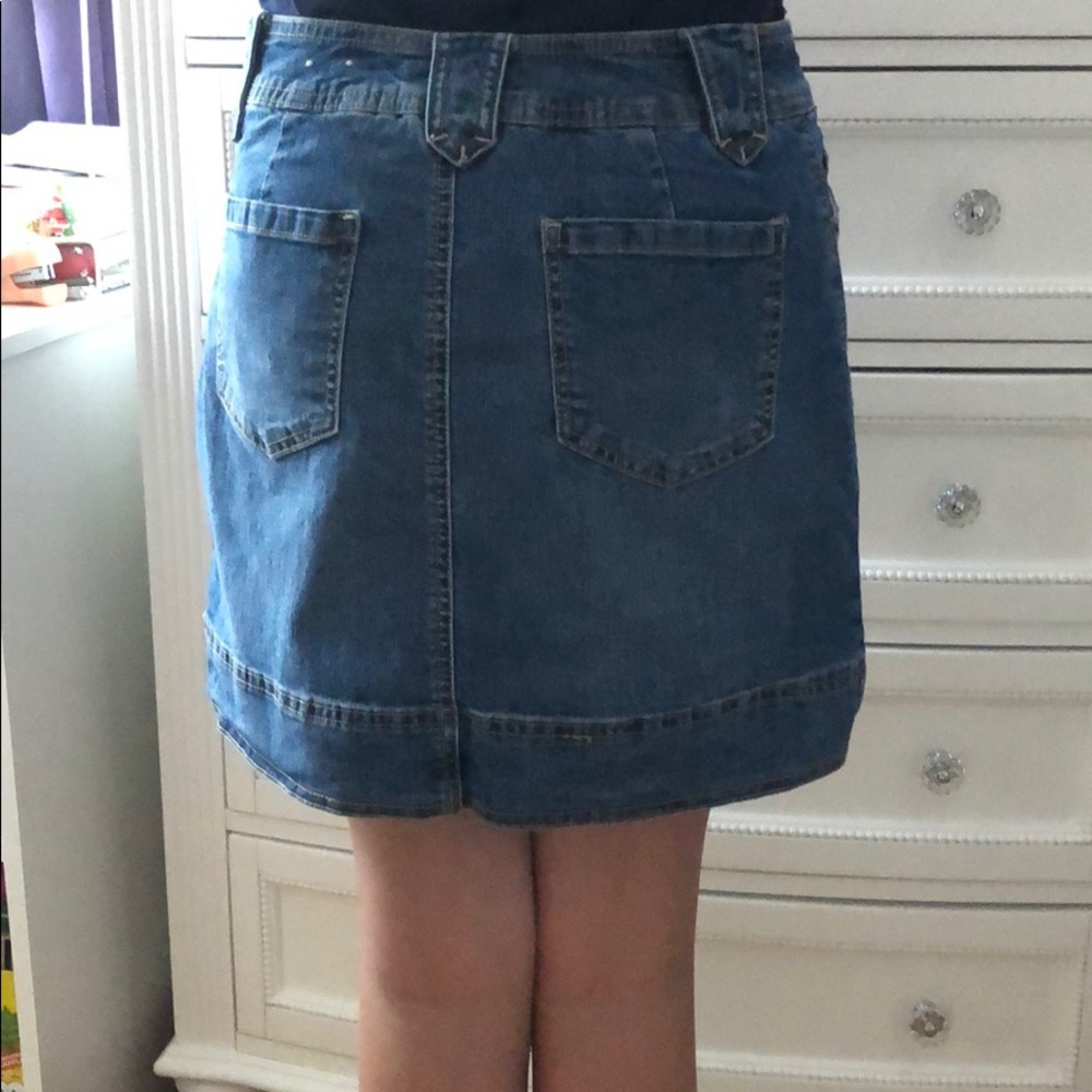 Jean skort - Picture 3 of 6